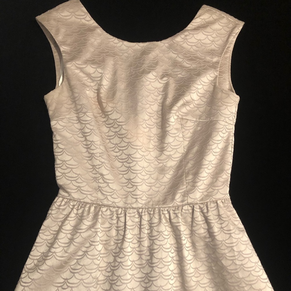 Pretty short dress !